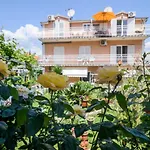 Apartament Vikeli *