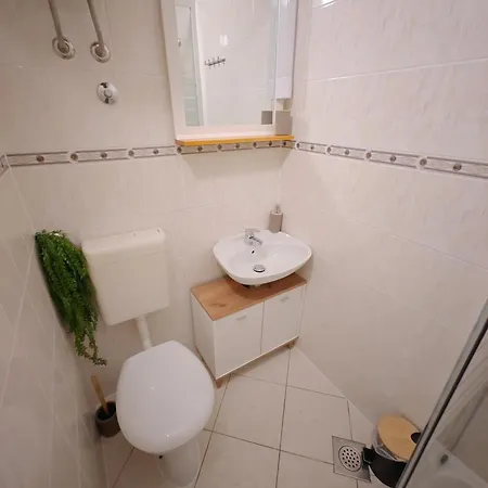 Vikeli Apartament *