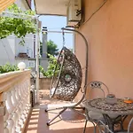 Vikeli Apartman *