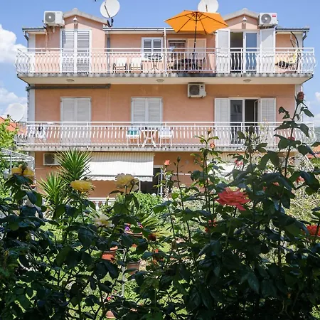 Vikeli Апартаменты Трогир