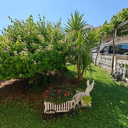 Апартаменты Vikeli Трогир