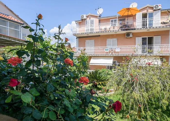 Vikeli Apartment Trogir